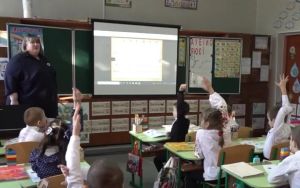 У школах хочуть зробити платним навчання для деяких дітей