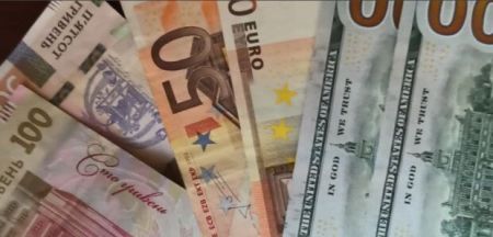 Увага всім, хто має долари та євро: валюту заберуть, і ніякий курс валют не допоможе