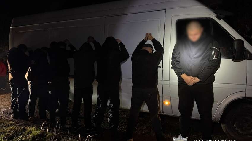На Закарпатті затримали групу, яка переправляла ухилянтів через кордон за 7500 доларів