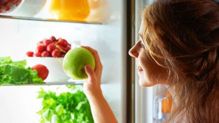 Правило «після 18 – ні крихти» руйнує метаболізм, а не рятує фігуру