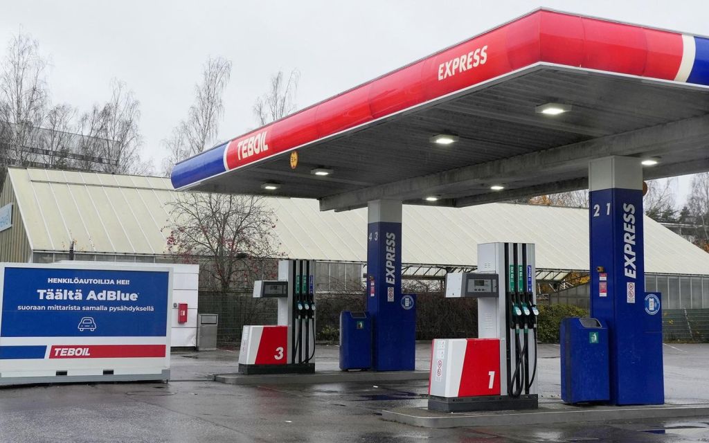 Дочірня компанія російського “Лукойлу” почала закривати свої АЗС у Фінляндії через санкції Трампа