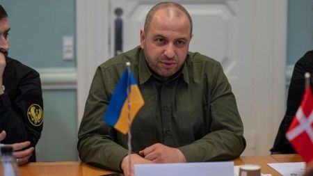 Борці з корупцією не вірять, що колишній міністр оборони Умеров повернеться до України з Туреччини