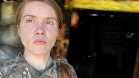 “Зеленський про це замовчує”: Безугла розкритикувала президента через ситуацію на фронті