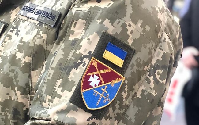 Зв’язав одяг і виламав вікно: у Тернополі з п’ятого поверху будівлі ТЦК випав чоловік