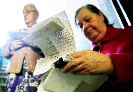 Гнилі труби та низька зарплата: хто найбільше постраждає від підвищення комуналки