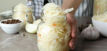 Як правильно готувати квашену капусту, щоб вона була хрусткою: декілька важливих порад