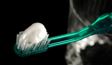 Як правильно обрати зубну щітку: гід для ідеальної усмішки