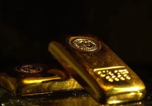 Золото на мільйони та готівка в доларах і євро на десятки тисяч: що задекларував співробітник ТЦК у Київській області