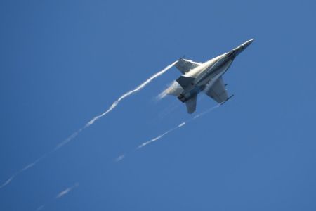 Корабель ВМС США помилково відкрив вогонь по американських винищувачах, – BI