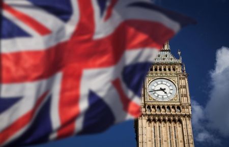 Росія “завалює” Британію американськими солодощами: як працює схема