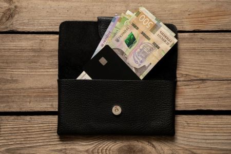 Отримують понад 70 тисяч: кому в Україні платять найбільші зарплати наприкінці року