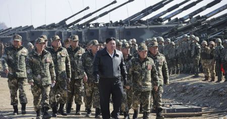 Кім Чен Ин зустрів як “героїв” солдатів, що повернулися після місії в Росії, і прославляв війну