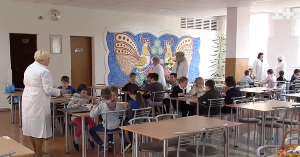 Українські школярі матимуть безкоштовне харчування: деталі від уряду