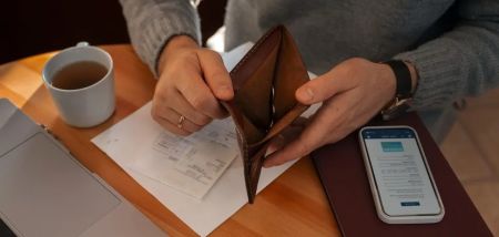 Кожен може “пробити” себе в реєстрі: як дізнатися про борги за комуналку та кредити в Україні