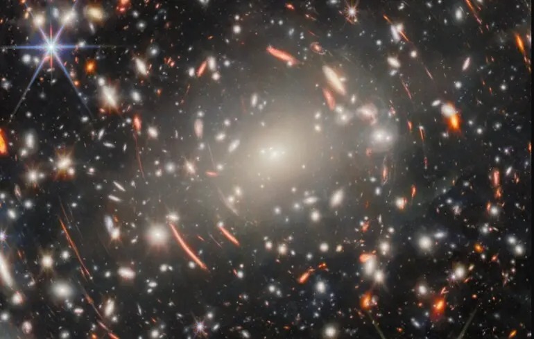 Найбільша структура, що обертається: вчені виявили “торнадо” з галактик