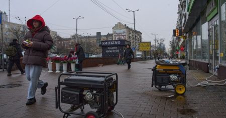 Блекаут в Україні: експерт пояснив, від чого залежить колапс