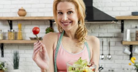 Популярна дієта може запускати процеси передчасного старіння: що знайшли вчені