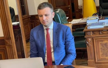 Нові податки для українців: уряд планує ввести податок на посилки вартістю до 150 євро