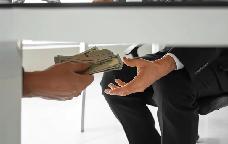 Третина громадян вважають Україну безнадійно корумпованою – КМІС