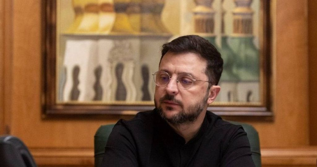 Скільки українців наразі довіряють Зеленському — опитування КМІС