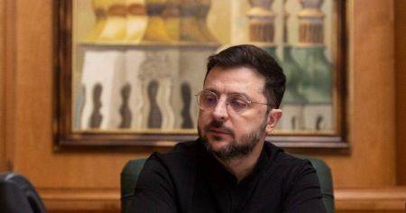 Скільки українців наразі довіряють Зеленському — опитування КМІС