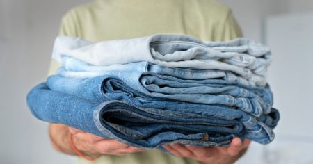 Як часто можна прати джинси, щоб довго залишалися новими: експерти дали остаточну відповідь