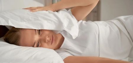 Чому сон на одному боці шкодить вашому здоров’ю: пояснення експертів