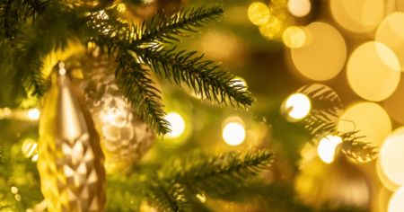 Як прикрасити ялинку 2026 року: кольори, тренди, фото