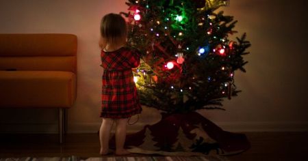 Не ставте новорічну ялинку тут: три місця в оселі, що загрожують вашій безпеці