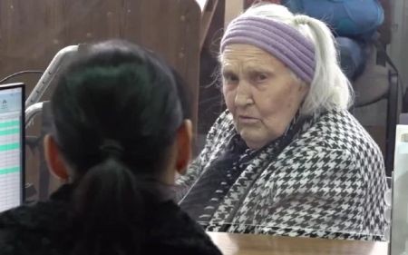 Деяким українцям уріжуть пенсії з 1 січня: кому зменшать виплати