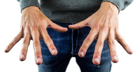 Чим небезпечна звичка гризти нігті та як її позбутися