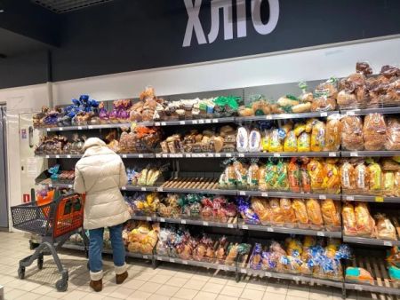 Українці масово переходять на простий хліб: все менше хто може дозволити собі випічку