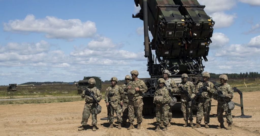 Системи Patriot навчать стріляти “через плече”: США готують революційне оновлення