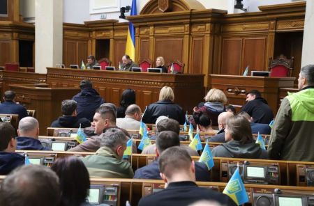 Зарплати нардепів зростуть: антикорупційний крок чи навпаки