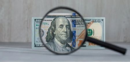 Українцям платили фальшивими доларами: які купюри були підроблені