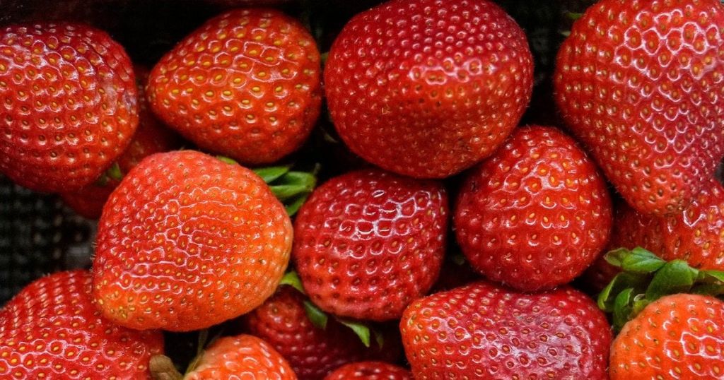 Не лише цитрусові: фрукти з рекордним вмістом вітаміну С