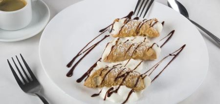 Смачні солодкі трубочки з кремом до чаю: як приготувати в домашніх умовах