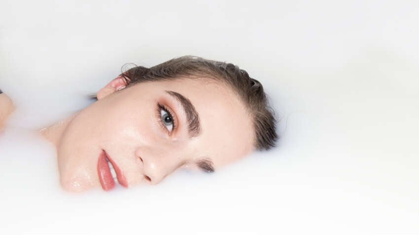 Нові дослідження показують несподіваний зв’язок між макіяжем і рівнем щастя — і він не про красу