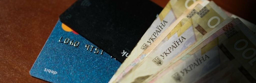 Податкова посилює контроль за переказами: кого це торкнеться і як не отримати штраф