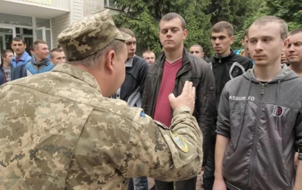 ТЦК візьмуться за 17-річних: що зміниться для юнаків з нового року