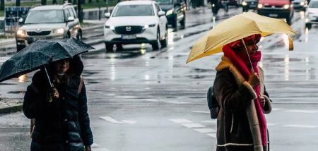 Україну на вихідних накриють дощі із снігом: синоптики дали прогноз. Карта