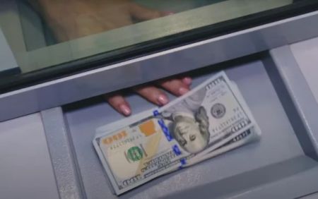 Яка валюта надійніша: чи варто вкладатися у долари чи євро