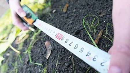 Маєте город, але не приватизували: під час війни землю можуть відібрати — і це реально