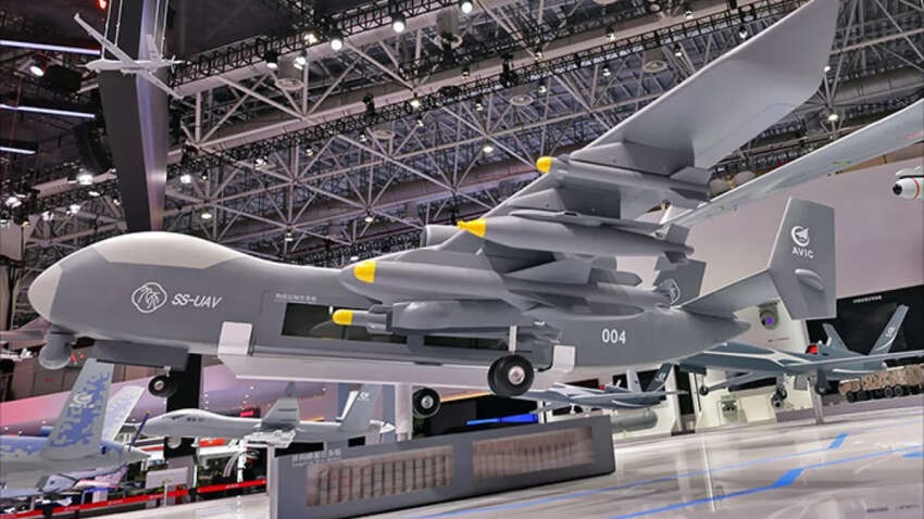 Такого світ ще не бачив: КНР продемонстрував “авіаносець у небі”