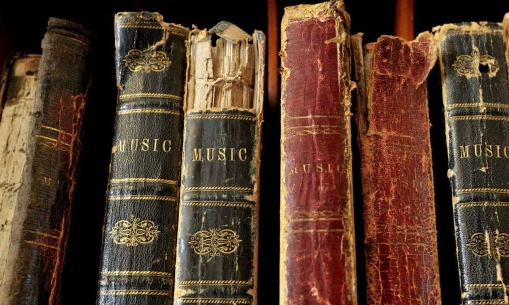 Святкові подарунки із секонд-хенду: як обрати особливу річ