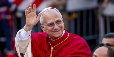 Папа Римський став одним із найстильніших людей 2025 року: топ-5 образів Лева XIV, які вразили журнал Vogue