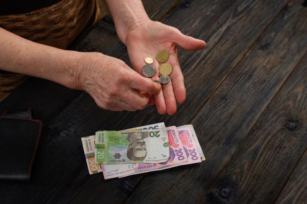 Припинення виплат пенсій: міністр розповів, хто не отримав гроші