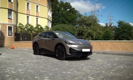 Розмітають електрокросовери: названо найпопулярніші авто в Україні