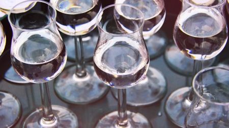 Світові гіганти алкоголю тонуть у запасах: попит на віскі, коньяк і текілу різко впав