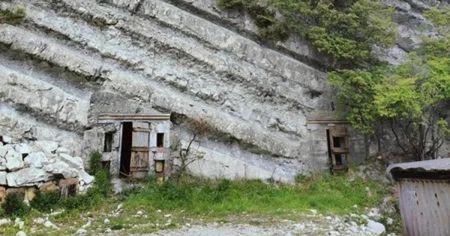 Чоловік ризикнув відчинити загадкові двері, повз які проходив 40 років: що він там знайшов